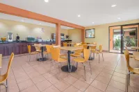 Super 8 by Wyndham Tulsa Hotels in Sapulpa