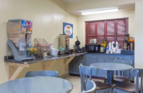 슈퍼 8 바이 윈덤 피드먼트 그린빌 에리어 파우더스빌 호텔