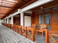 Pantai Indah Resort Hotel Barat - Bãi đậu xe