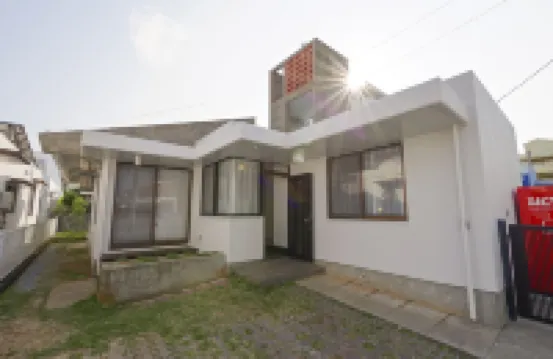 ไพน์ เฮาส์ ในอาราฮะ