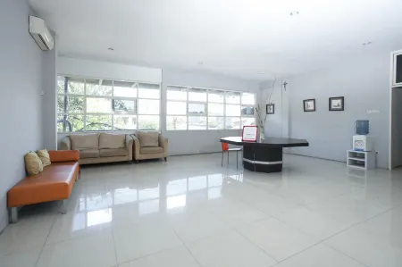 RedDoorz near Suroboyo Carnival Park