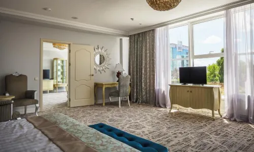 Bristol Central Park Hotel