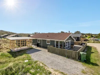 "Melanie" - 950m from the Sea