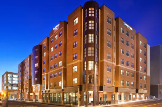 كورتيارد سايراكوسي داونتاون آت أرموري سكوير Hotels near جامعة سيراكيوز