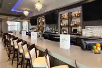 堪薩斯城奧拉西希爾頓安泊飯店 - 酒吧