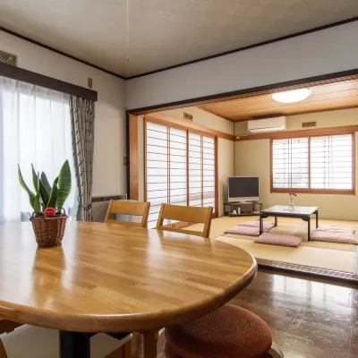 Guest House Fujinoyado Akebono Hotels near Ararayama Shrine
