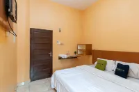 Urbanview Hotel Nisura Homestay Medan by RedDoorz Hotel dekat Institut Kesehatan Deli Husada Deli Tua
