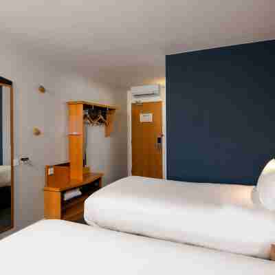 Holiday Inn Express Exeter East Rooms