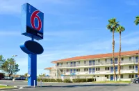 Motel 6 Twentynine Palms, CA Các khách sạn ở Twentynine Palms