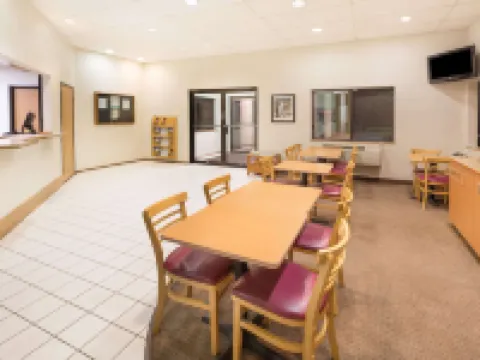 Super 8 by Wyndham Bend Hotels in Bend