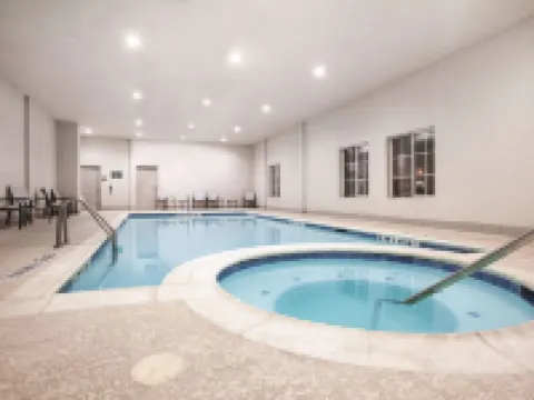 La Quinta Inn & Suites by Wyndham Mansfield TX Hotels in Mansfield