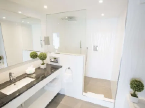 ベストウエスタン プラス カンヌ リビエラ ホテル & スパ カンヌのホテル