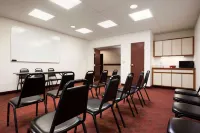 Super 8 by Wyndham Aurora/Naperville Area Hotels in Aurora