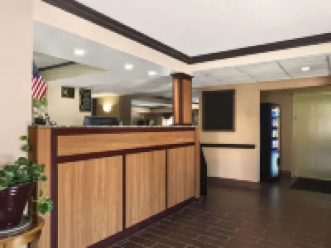 Super 8 by Wyndham Taylor/Detroit Area Hotels in Taylor