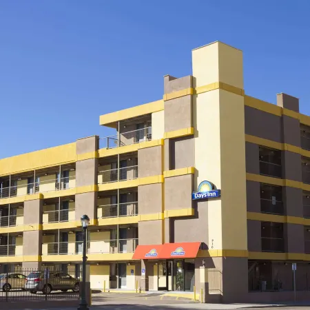 Days Inn by Wyndham Denver Downtown Отели рядом с достопримечательностью «Капитолий штата Колорадо»