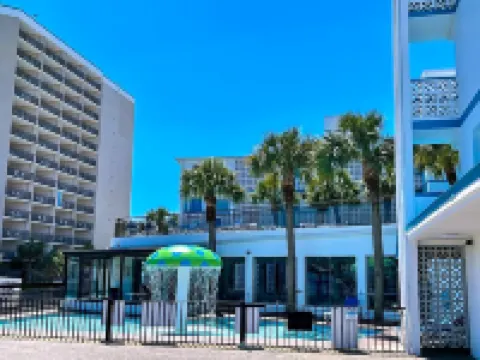 Polynesian Oceanfront Hotel