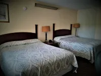 Peloke's Motel Отели в г. Катскилл