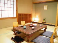 Togurakamiyamadaonsen Shunjyuan Kikusui Ryokan Hôtels à : Omi
