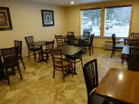 Crest Trail Lodge - parking