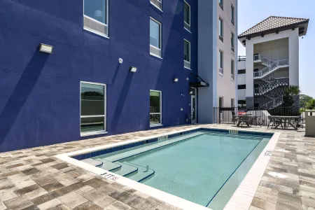 Comfort Inn & Suites New Port Richey Downtown District Отели рядом с достопримечательностью «Jasmin Park»