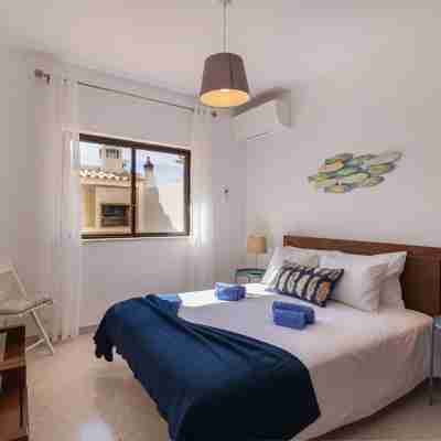 Galé 600m from the Beach Rooms