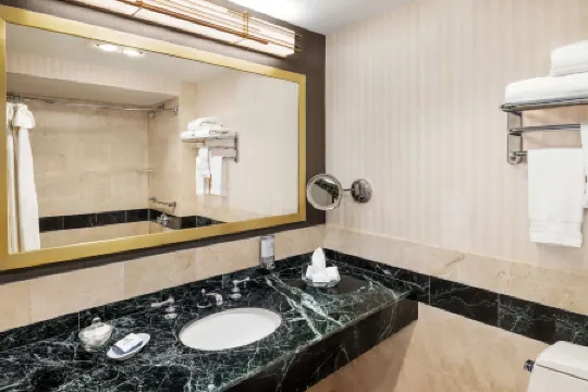 Inn at Great Neck, BW Premier Collection