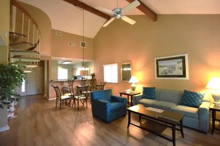 2 Bedrooms at Brigantine Quarters 232 Отели в г. Хилтон-Хед-Айленд