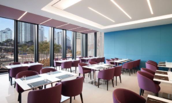 1. 코트야드 바이 ..