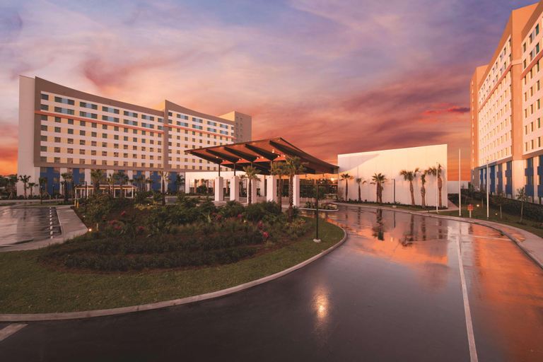 Universal's Endless Summer Resort – Dockside Inn and Suites Hotels in Orlando