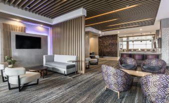 홀리데이 인 익스프레스 앤드 스위트 토론토 에어포트 사우스 바이 IHG