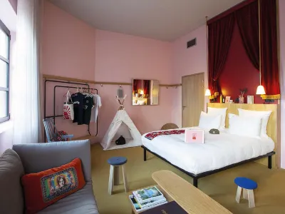 Mob Hotel Paris les Puces