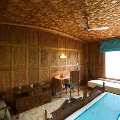 Sukoon Houseboat Dal Lake Rooms