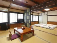 Hitoyoshi Onsen Shirasagiso Hotels in Hitoyoshi