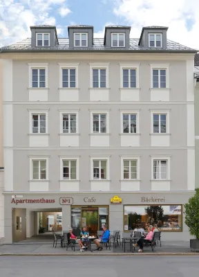 Apartmenthaus Nr 1 Hotel dekat St. Andra (Church of St. Andrew)