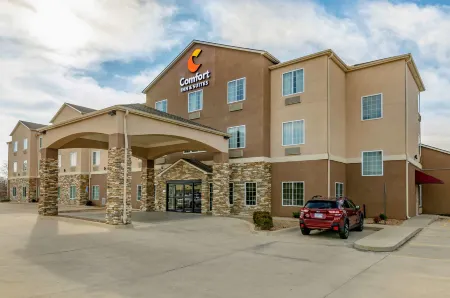 Comfort Inn & Suites Near Bethel College Отели в г. Ньютон