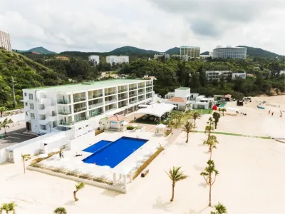 KARIYUSHI LCH.RESORT on The Beach