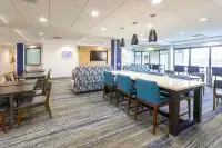 Holiday Inn Express & Suites JACKSONVILLE AIRPORT by IHG