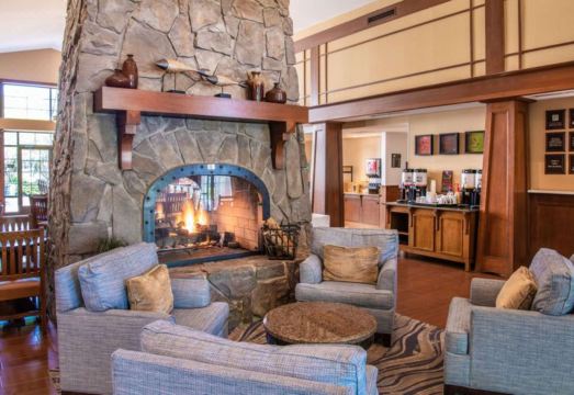 3. 햄프턴 인 & ..