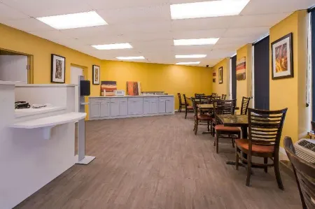 Econo Lodge Gretna - New Orleans Отели в г. Гретна