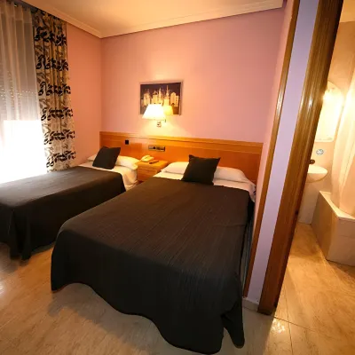 Hostal Cruz Sol Hotels near Sol Metro Station