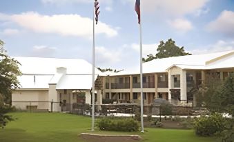 Fredericksburg Inn and Suites
