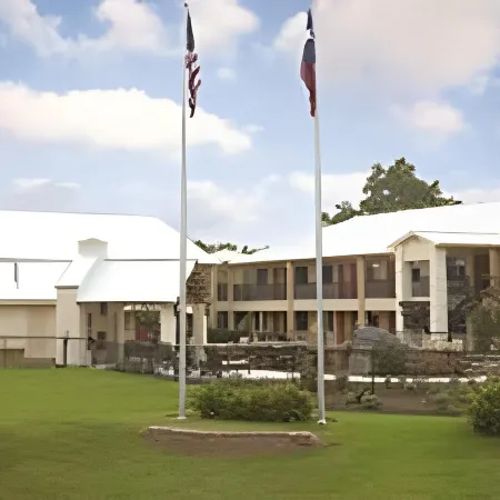 Fredericksburg Inn and Suites