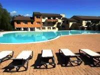 Logis Hotel Restaurant Spa les Oliviers - Pools