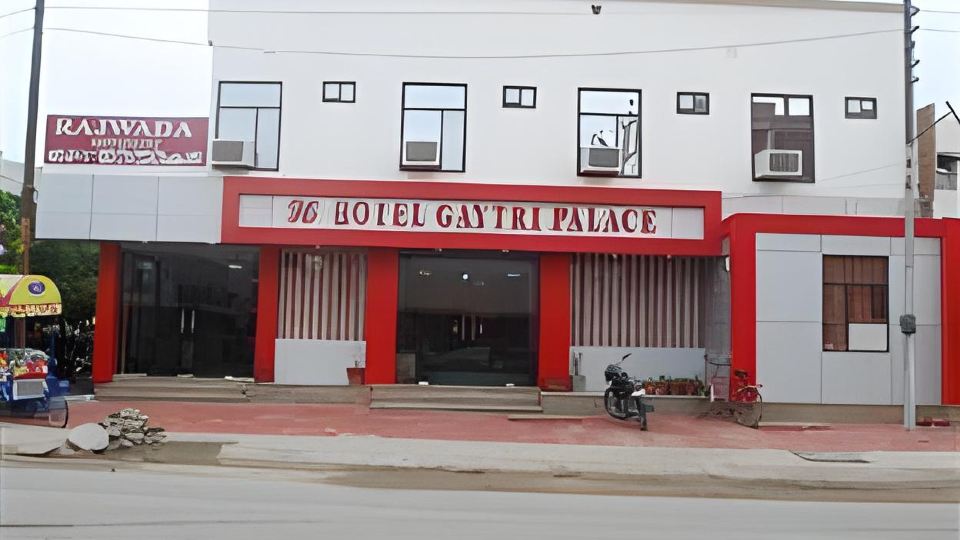 Hotel Gayatri Palace