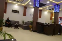 Grand Holiday Hotel - Parkplatz