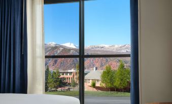 The Hoffmann Hotel Basalt Aspen, Tapestry Collection by Hilton