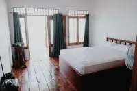 Ora Sunrise View Hotel dekat Pantai Waipia