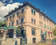 Rivage Hotel Restaurant Lutry فنادق في Cully