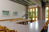 Zug Youth Hostel Hotels in Рисч