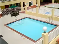 Scottish Inn and Suites Baytown - Pools